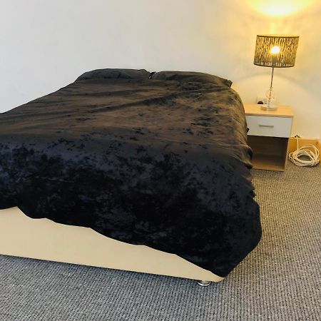Shous Guest House Emersons Green Eksteriør billede